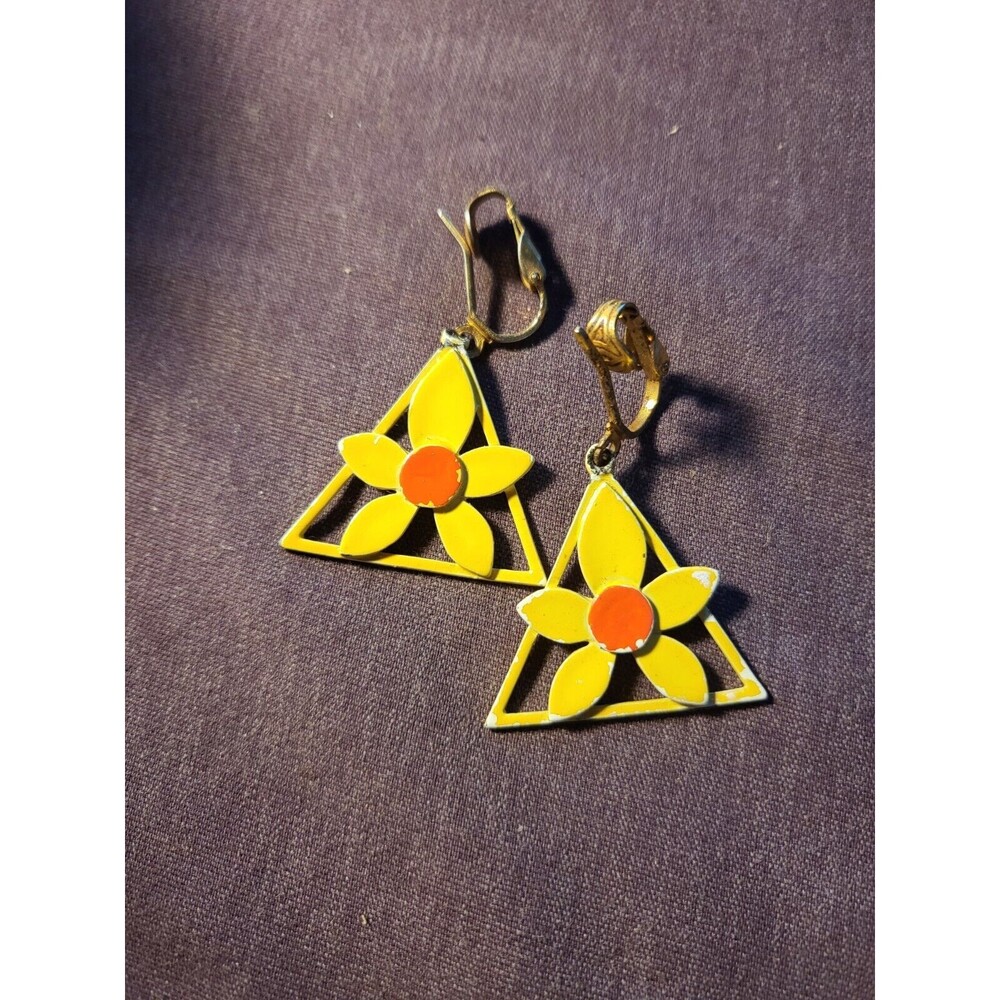 Vintage Daisy Clip-on earrings-1960's